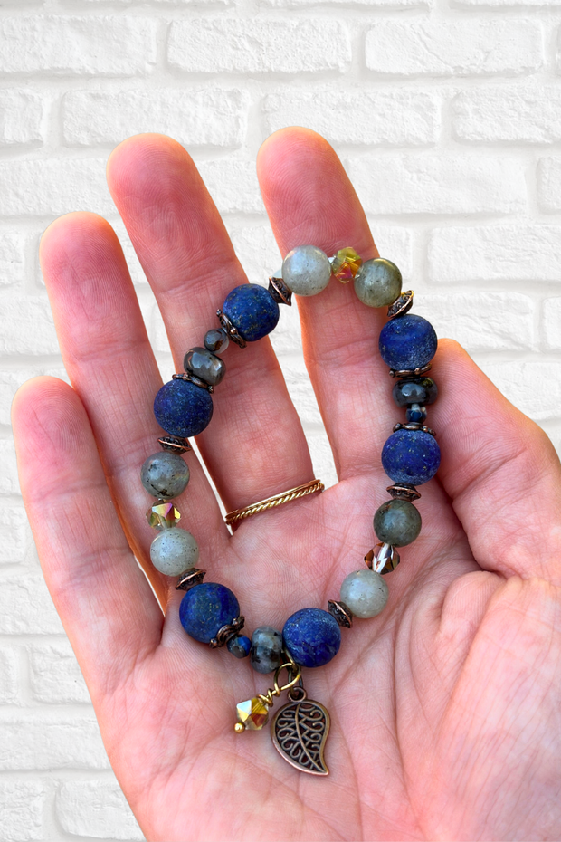 September Sky | Leaf Charm Elastic Bracelet | Blue Lapis